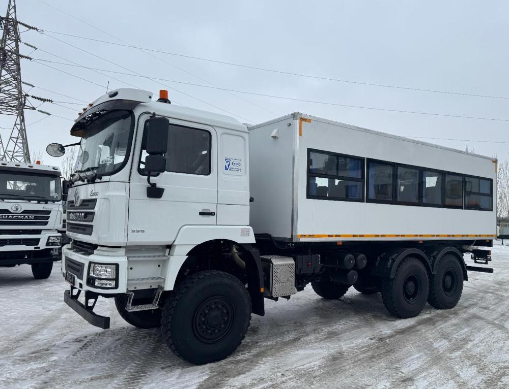 Отгрузка вахтового автобуса SHACMAN 6×6 в г. Риддер - 28 мест / 329 л.с.
