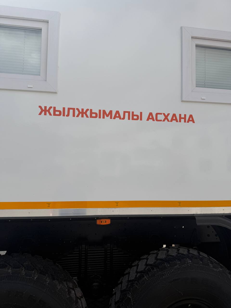 Отгрузка передвижной столовой на шасси SHACMAN 6х6 F3000