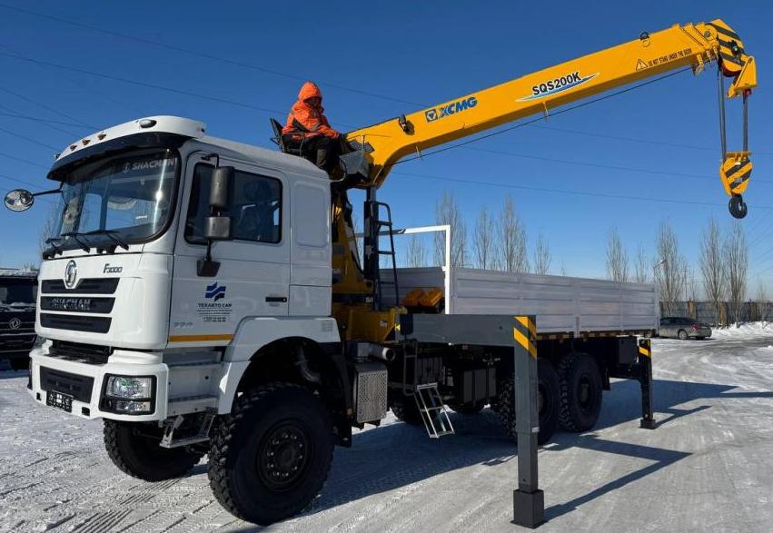 НОВИНКА для бездорожья! АВТОМОБИЛЬ БОРТОВОЙ SHACMAN 6x6 с КРАНОМ МАНИПУЛЯТОРОМ (КМУ) 8 тонн XCMG SQS200