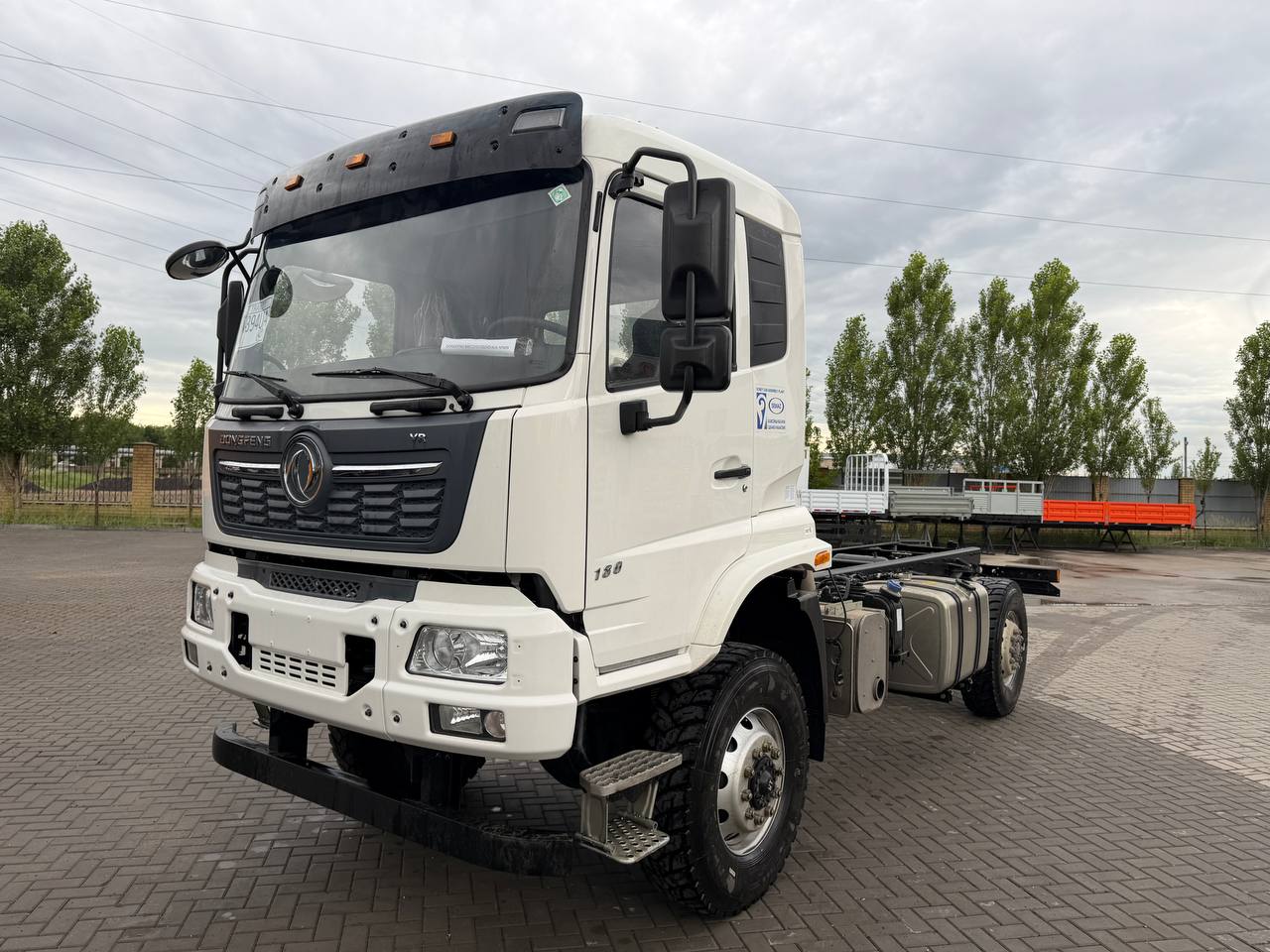 Поступление НОВИНКИ на склад г.Актобе - шасси высокой проходимости 4х4 DONGFENG 2131 c новой кабиной VR
