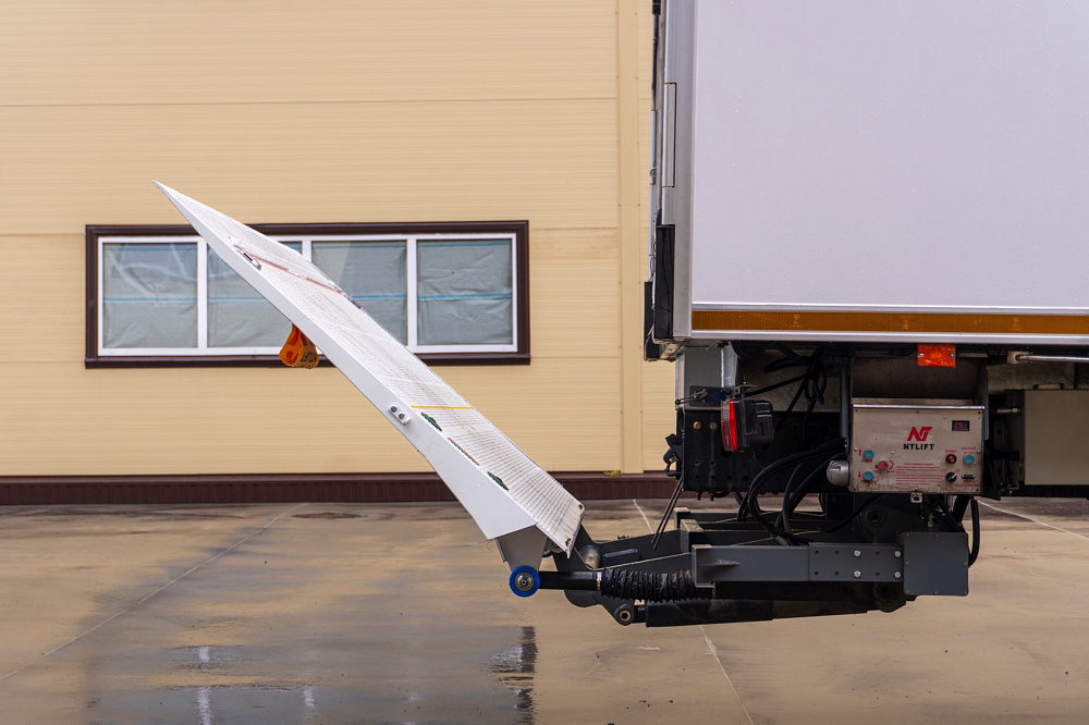 Фургон – рефрижератор на шасси DONGFENG C180LA с ХОУ CARRIER SH850 и ГБ NTLIFT 1.5