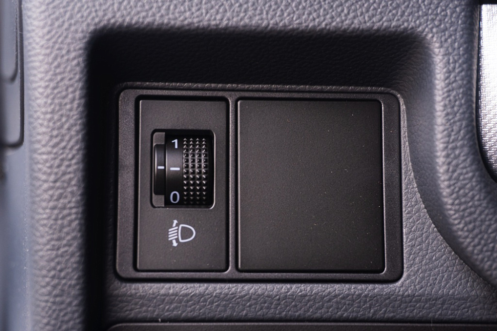 Бортовой автомобиль С120L с каркасом и шторным механизмом открытия тента с трех сторон