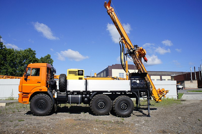 Установка разведочного бурения УРБ-51