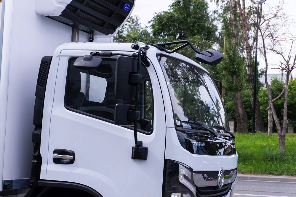Рефрижератор на шасси DONGFENG C80N с ХОУ CARRIER C680 и ГБ NEU XB10130L