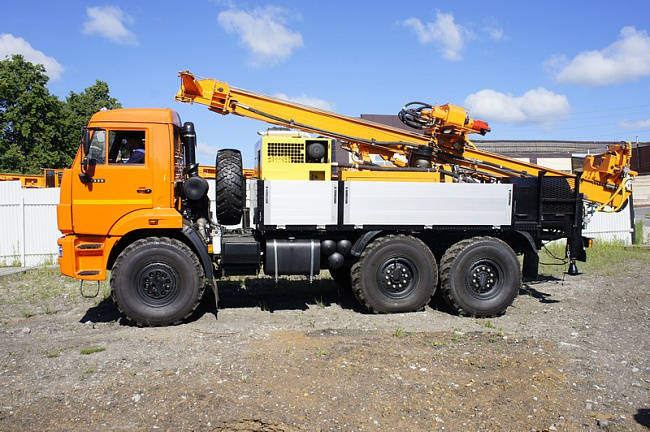 Установка разведочного бурения УРБ-51