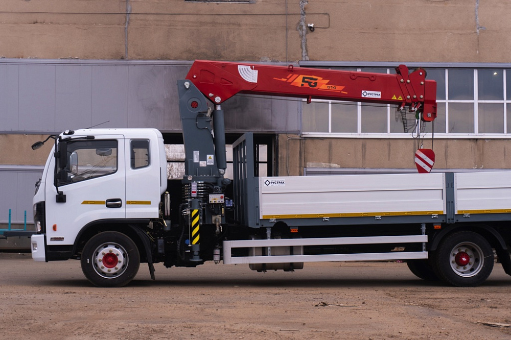 Бортовой автомобиль С120L оснащенный крано-манипуляторной установкой КМУ FG 514