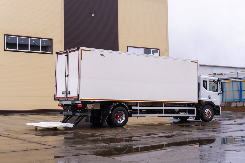 Фургон — рефрижератор на базе DONGFENG C180NA с ХОУ CARRIER SH750 и ГБ NTLIFT 1.5