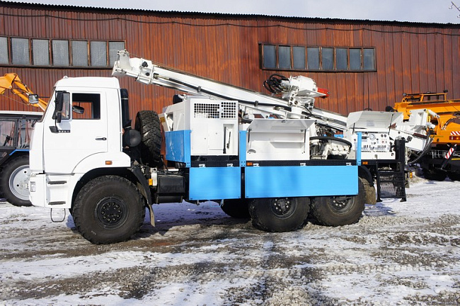 Установка разведочного бурения УРБ-51
