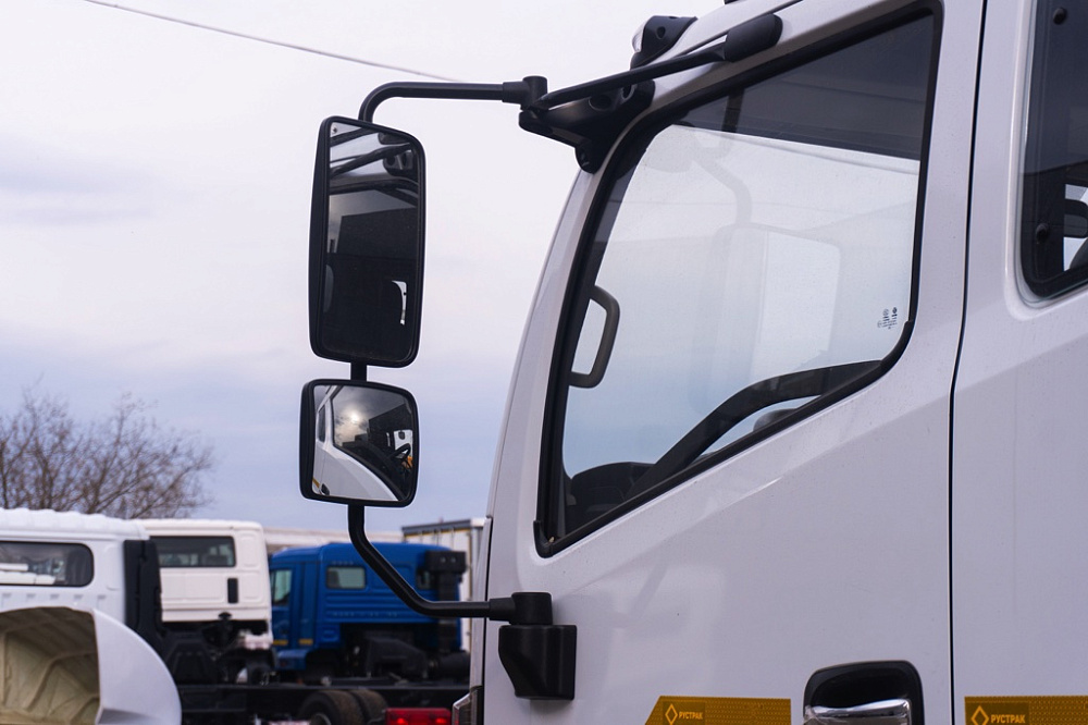 Бортовой автомобиль С120L с каркасом и шторным механизмом открытия тента с трех сторон