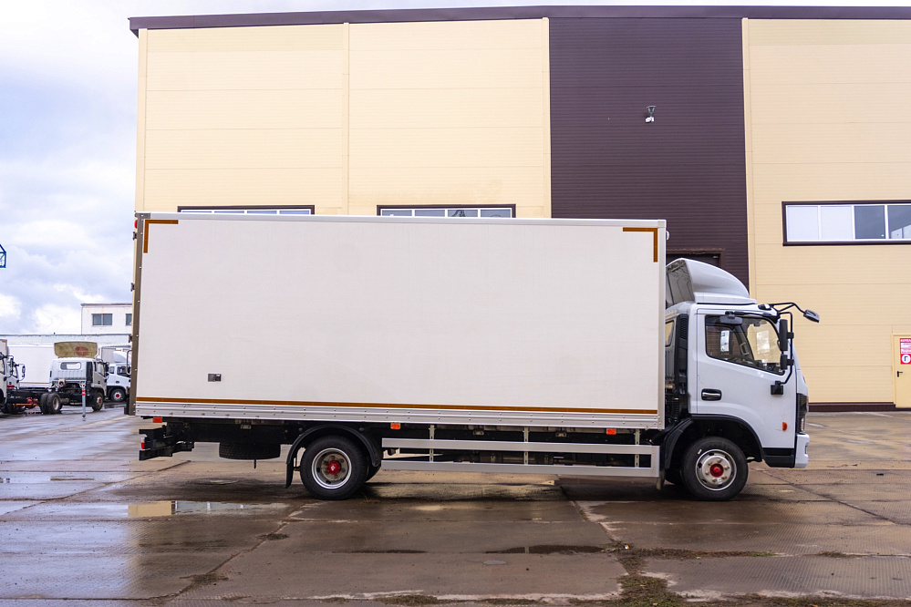 Фургон — рефрижератор на шасси DONGFENG C120М с ХОУ CARRIER C700 и ГБ NEU-XB15130AL