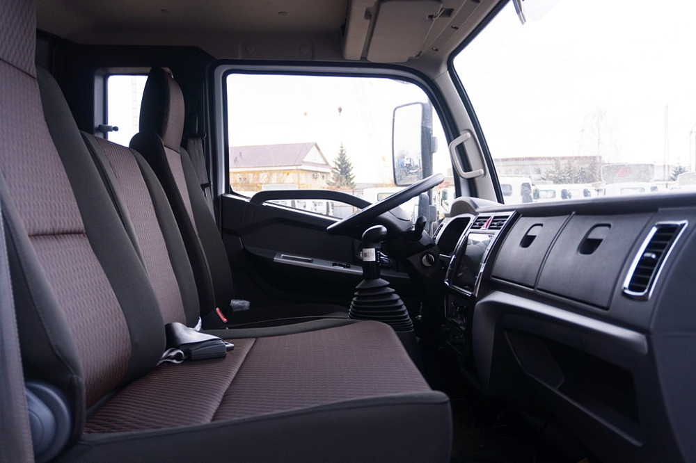 Бортовой автомобиль С120L оснащенный крано-манипуляторной установкой КМУ FG 514