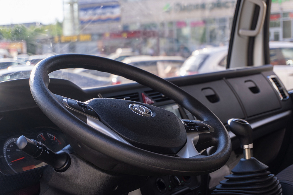 Фургон — рефрижератор на шасси DONGFENG C120N с ХОУ CARRIER C700 и ГБ NEU-XB15130AL