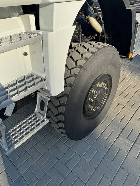 Укороченное шасси SHACMAN 6х6 SX1258DR385 база 3 975мм