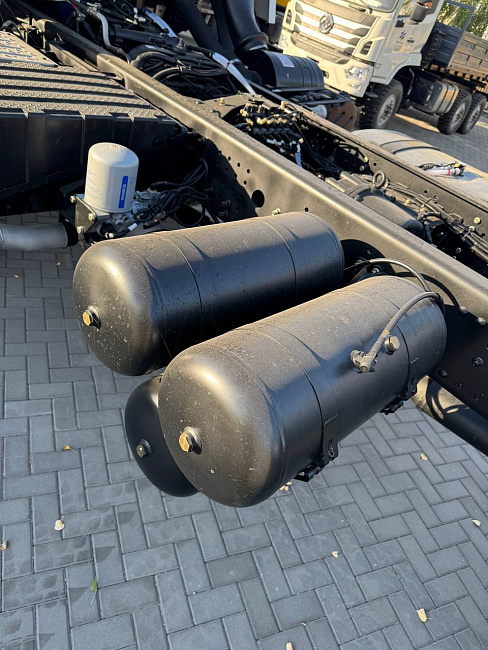 Укороченное шасси SHACMAN 6х6 SX1258DR385 база 3 975мм