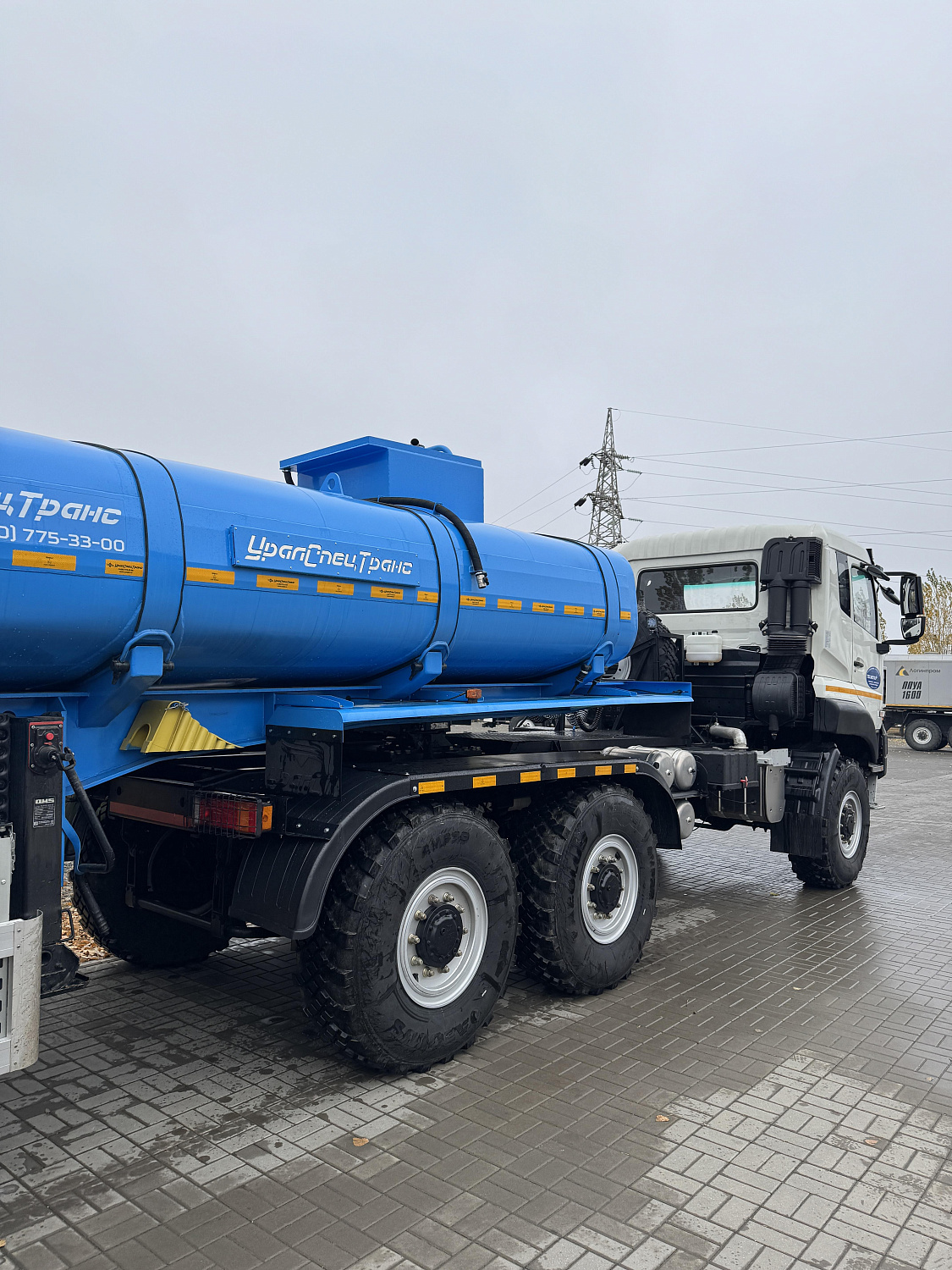 ТехАвтоКар отгрузили новинку — седельный тягач DONGFENG 3250﻿ 6х6 с полуприцепом-цистерной ППЦ-17 