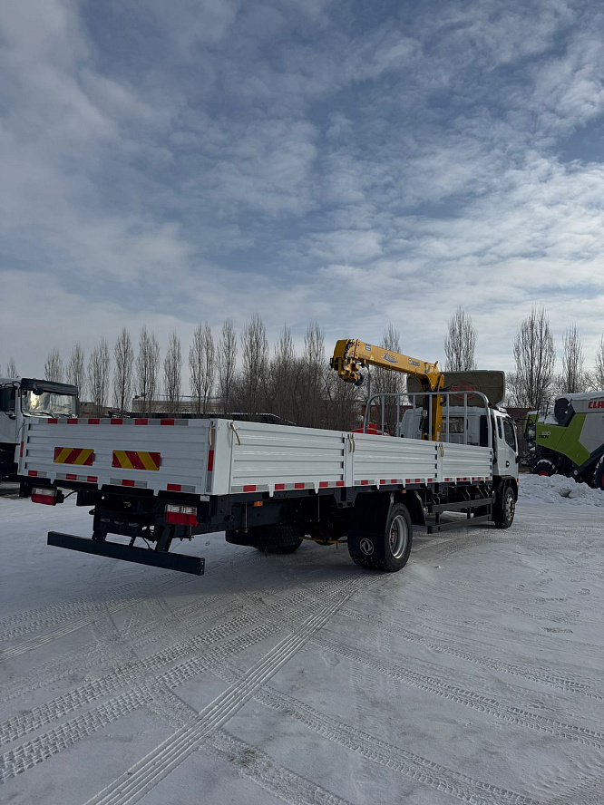 Бортовой автомобиль Dongfeng C120L с КМУ XCMG SQS68-3