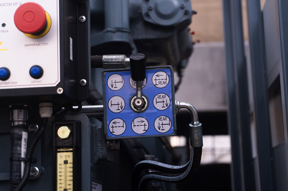 Бортовой автомобиль С120L оснащенный крано-манипуляторной установкой КМУ FG 514