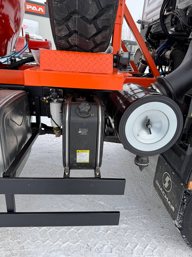 АВТОЦИСТЕРНА МВ-10 на  Шасси SHACMAN 6х6 SX1258DR 6х6385