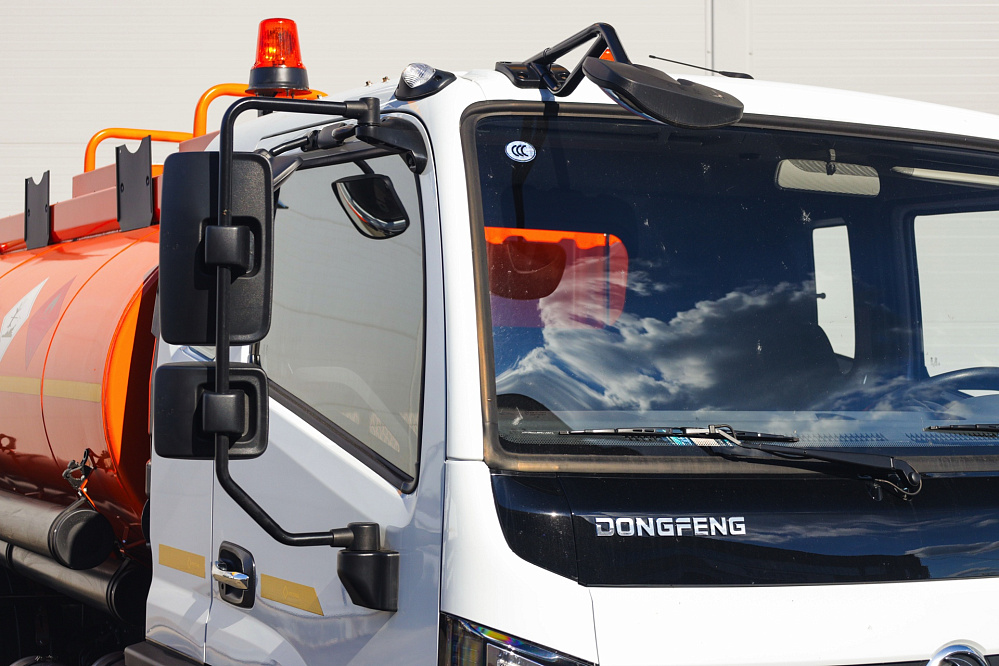 Автотопливозаправщик АТЗ-8 (вместимость 8 куб. м.) на базе DONGFENG C120S