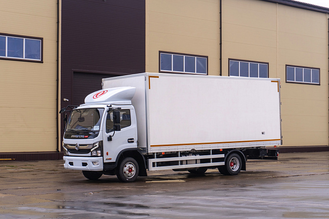 Фургон — рефрижератор на шасси DONGFENG C120М с ХОУ CARRIER C700 и ГБ NEU-XB15130AL