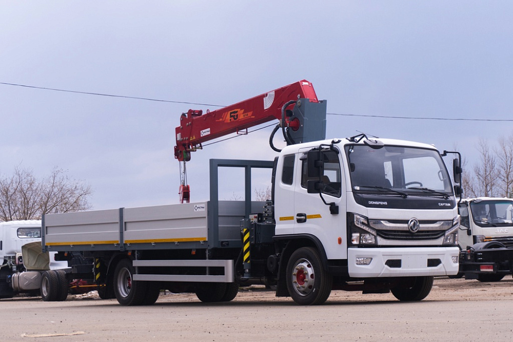 Бортовой автомобиль С120L оснащенный крано-манипуляторной установкой КМУ FG 514