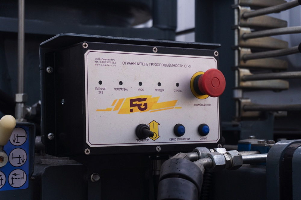 Бортовой автомобиль С120L оснащенный крано-манипуляторной установкой КМУ FG 514