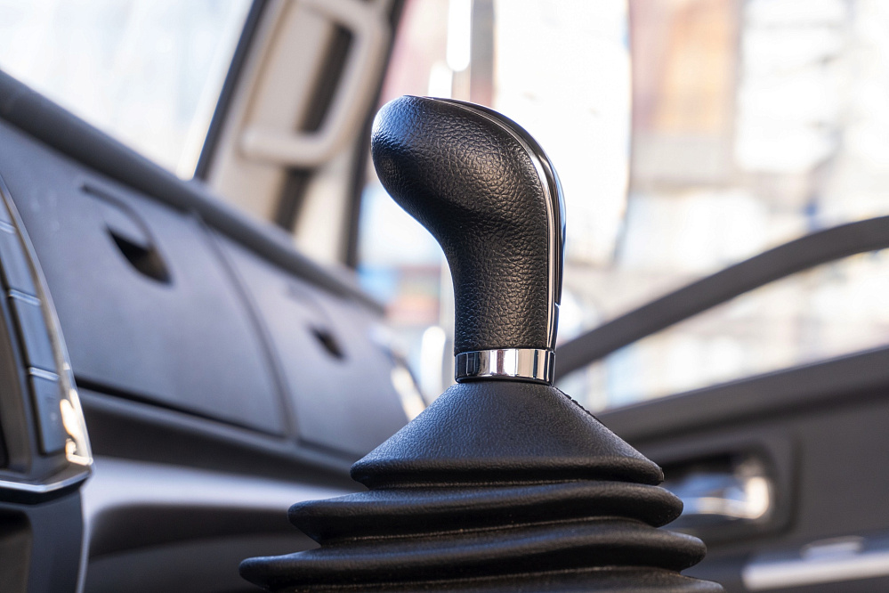 Рефрижератор на шасси DONGFENG C80N с ХОУ CARRIER C680 и ГБ NEU XB10130L