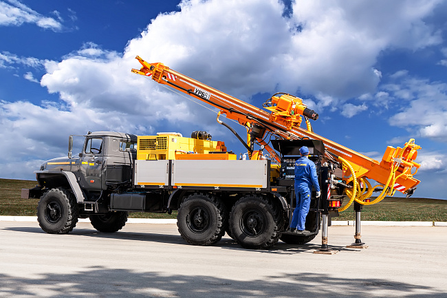 Установка разведочного бурения УРБ-51