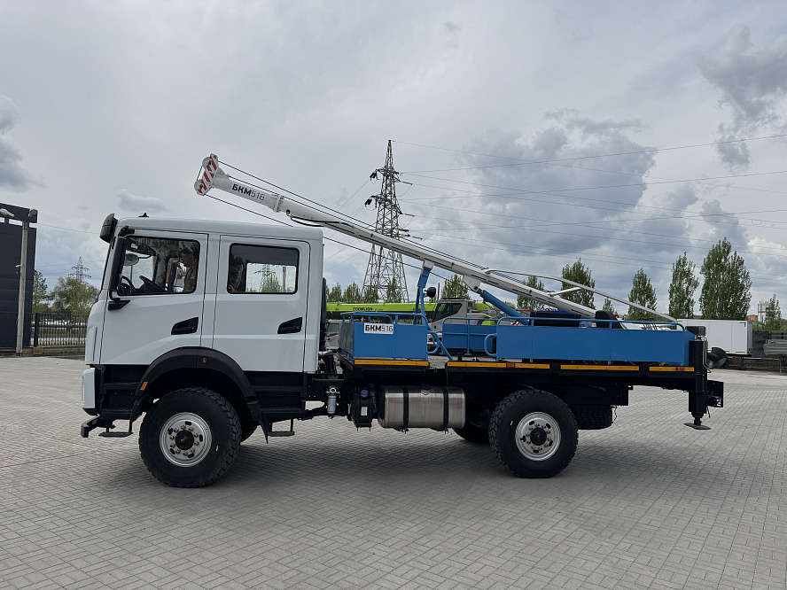 Бурильно-крановая машина DF БКМ-516 на шасси DONFENG 2131 4x4 спаренная кабина 6 мест