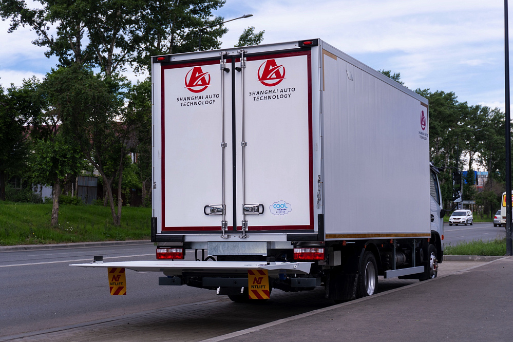 Рефрижератор на шасси DONGFENG C80N с ХОУ CARRIER C680 и ГБ NEU XB10130L