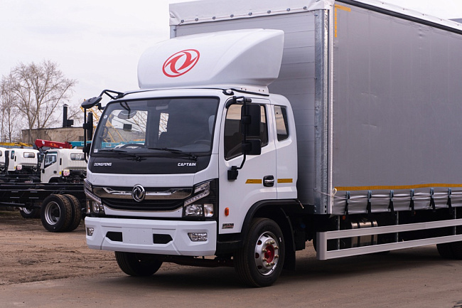 Бортовой автомобиль С120L с каркасом и шторным механизмом открытия тента с трех сторон