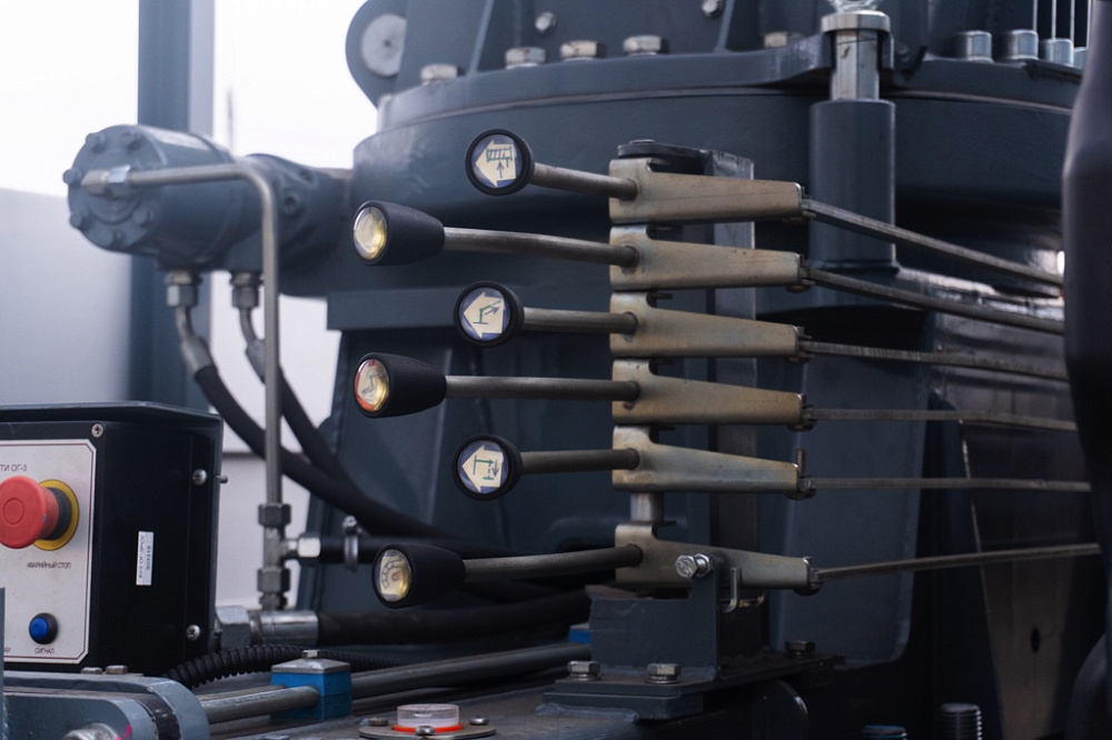 Бортовой автомобиль С120L оснащенный крано-манипуляторной установкой КМУ FG 514