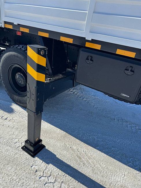 АВТОМОБИЛЬ БОРТОВОЙ SHACMAN 6x6 с КРАНОМ МАНИПУЛЯТОРОМ (КМУ) 8 тонн XCMG SQS200