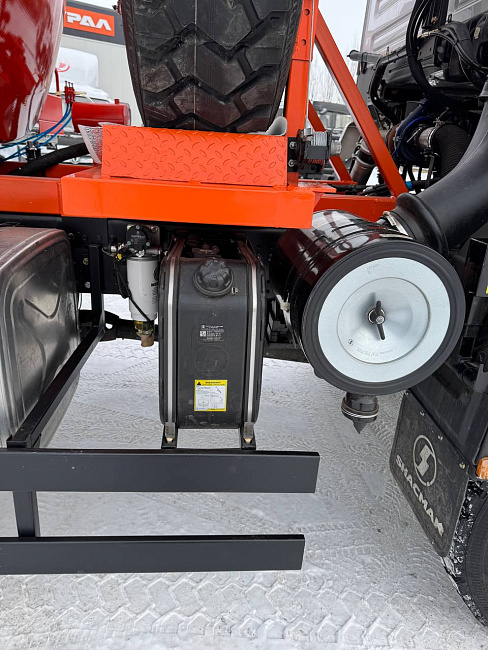 АВТОЦИСТЕРНА МВ-10 на  Шасси SHACMAN 6х6 SX1258DR 6х6385