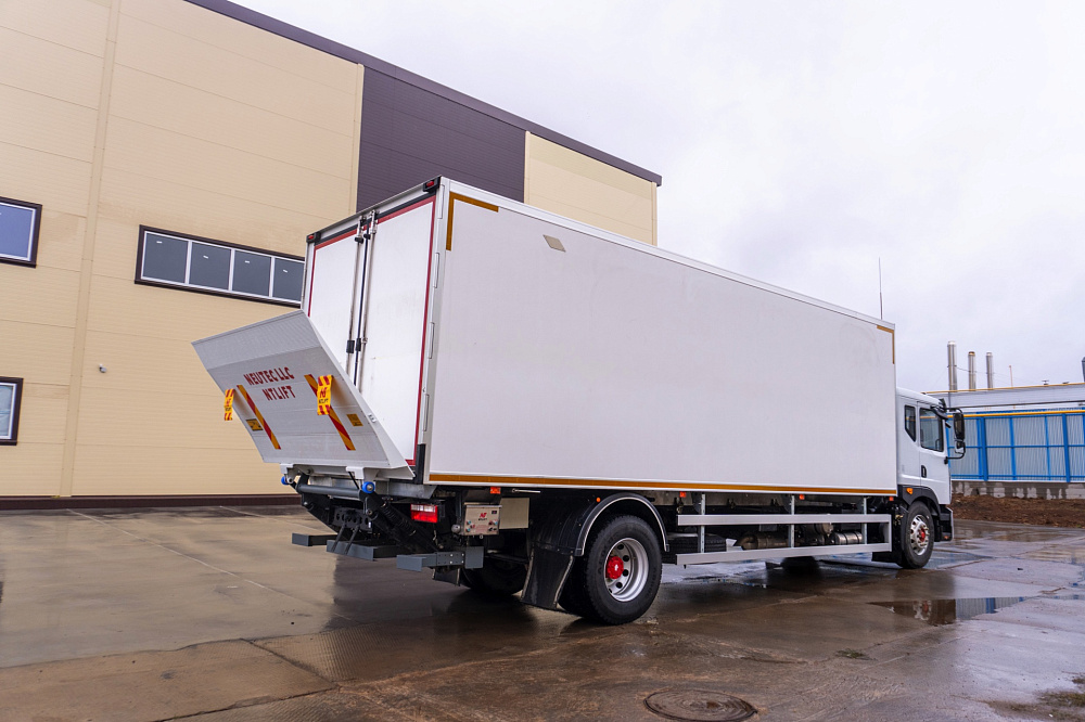 Фургон — рефрижератор на базе DONGFENG C180NA с ХОУ CARRIER SH750 и ГБ NTLIFT 1.5