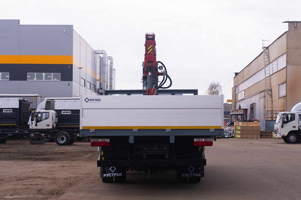 Бортовой автомобиль С120L оснащенный крано-манипуляторной установкой КМУ FG 514