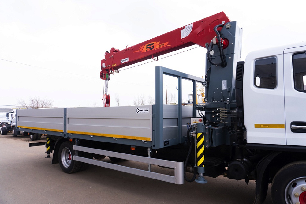 Бортовой автомобиль С120L оснащенный крано-манипуляторной установкой КМУ FG 514