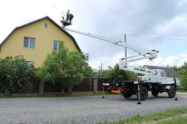 Подъемник мобильный стреловой ПМС-2010-05 (автовышка)