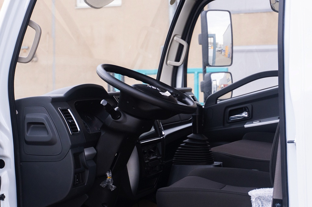 Бортовой автомобиль С120L оснащенный крано-манипуляторной установкой КМУ FG 514