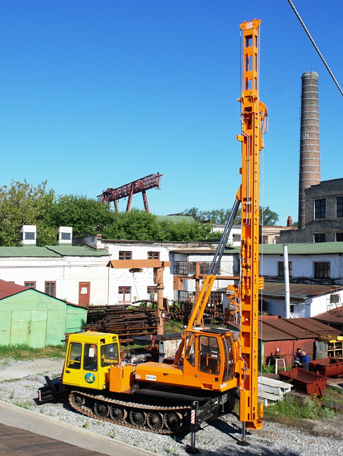 Бурильно-сваебойная машина БМ-831М