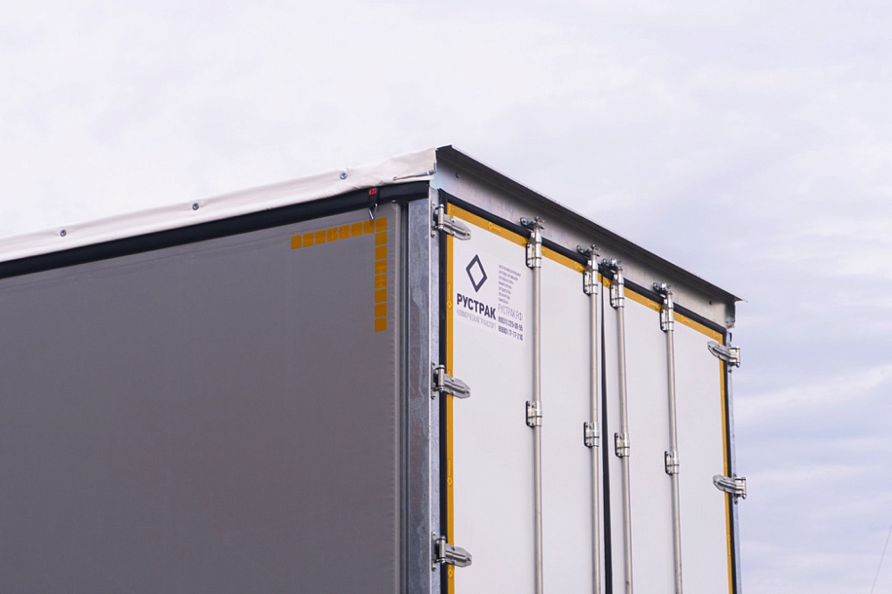 Бортовой автомобиль С120L с каркасом и шторным механизмом открытия тента с трех сторон