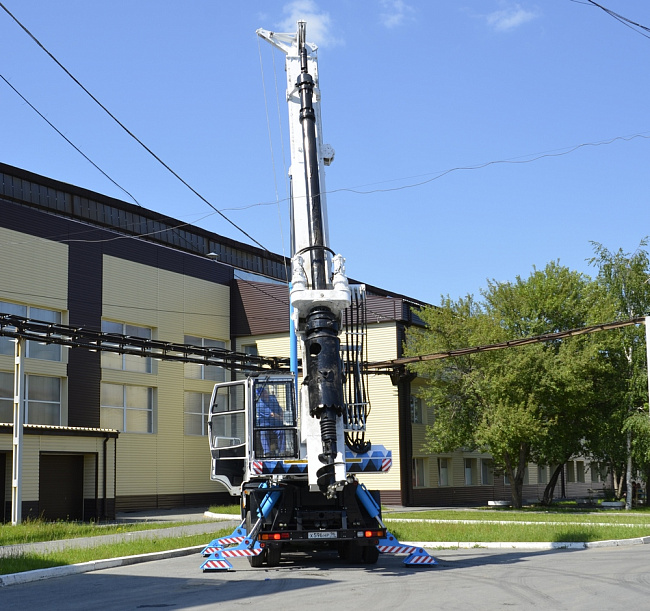 Бурильно-крановая машина БКМ-2012