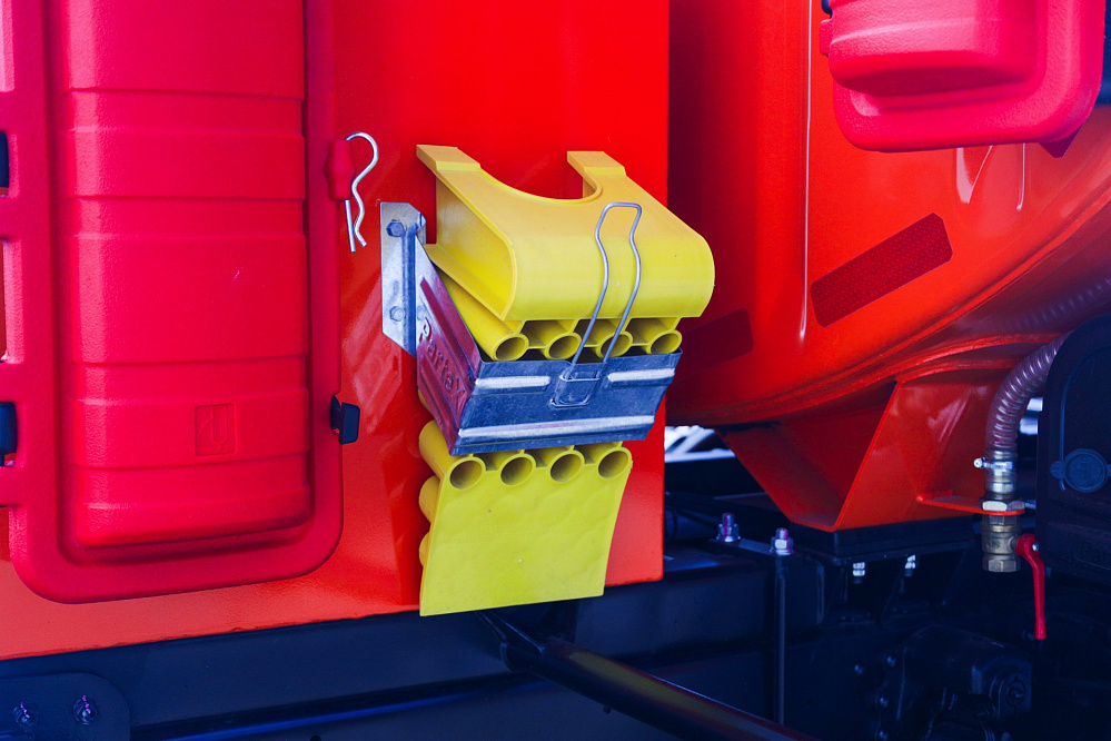 Автотопливозаправщик АТЗ-8 (вместимость 8 куб. м.) на базе DONGFENG C120S