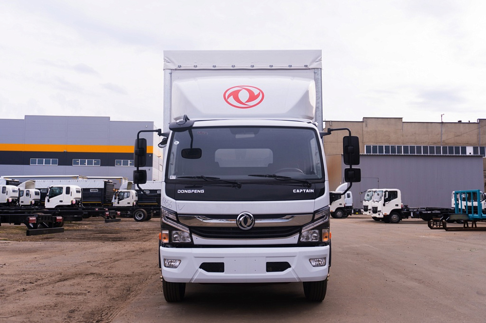 Бортовой автомобиль С120L с каркасом и шторным механизмом открытия тента с трех сторон