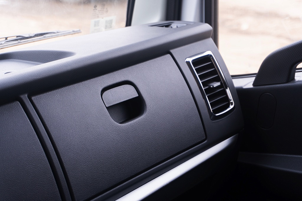 Бортовой автомобиль С120L с каркасом и шторным механизмом открытия тента с трех сторон