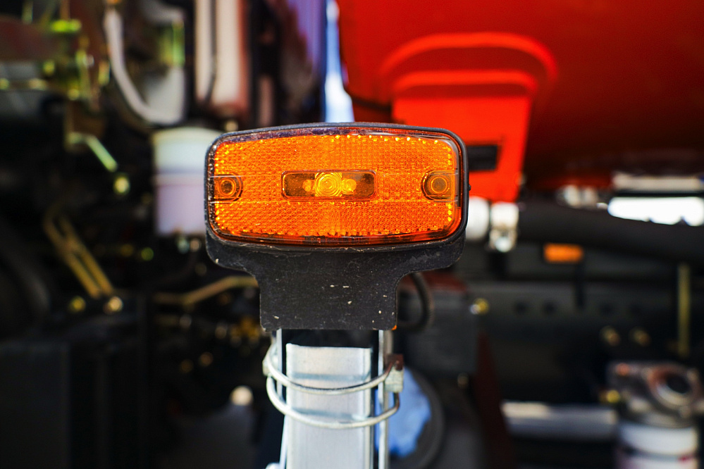 Автотопливозаправщик АТЗ-8 (вместимость 8 куб. м.) на базе DONGFENG C120S