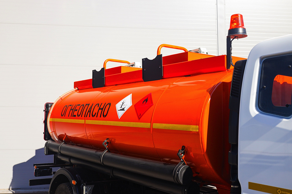 Автотопливозаправщик АТЗ-8 (вместимость 8 куб. м.) на базе DONGFENG C120S