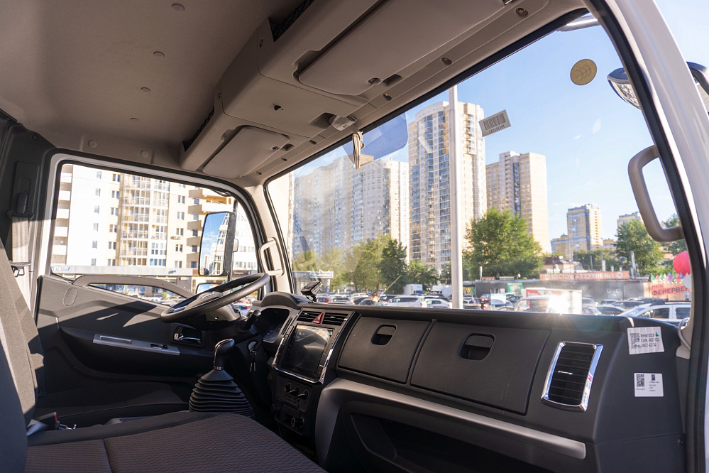 Рефрижератор на шасси DONGFENG C120L с ХОУ CARRIER C750 и ГБ NEU-XB15130AL