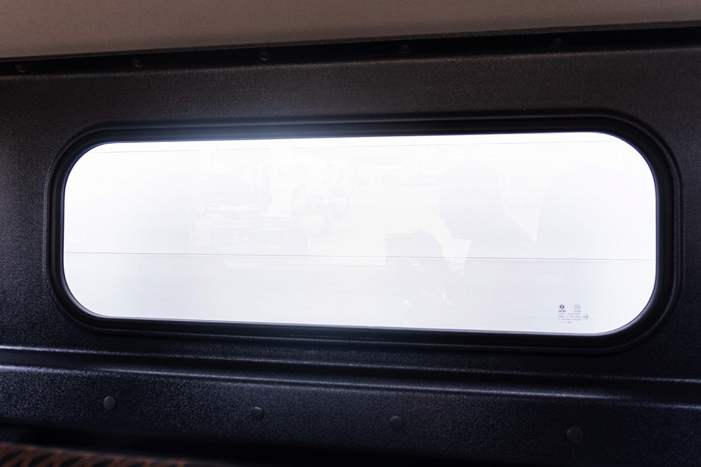 Бортовой автомобиль С120L с каркасом и шторным механизмом открытия тента с трех сторон