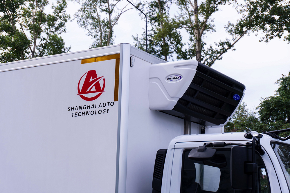 Рефрижератор на шасси DONGFENG C80N с ХОУ CARRIER C680 и ГБ NEU XB10130L